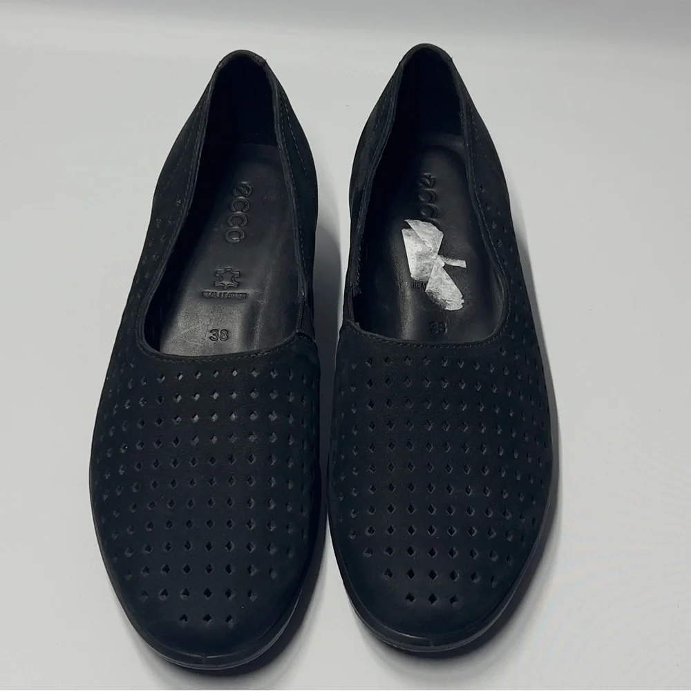 ECCO women’s Size EU 38 US 7 1/2 Black Ballet Flats